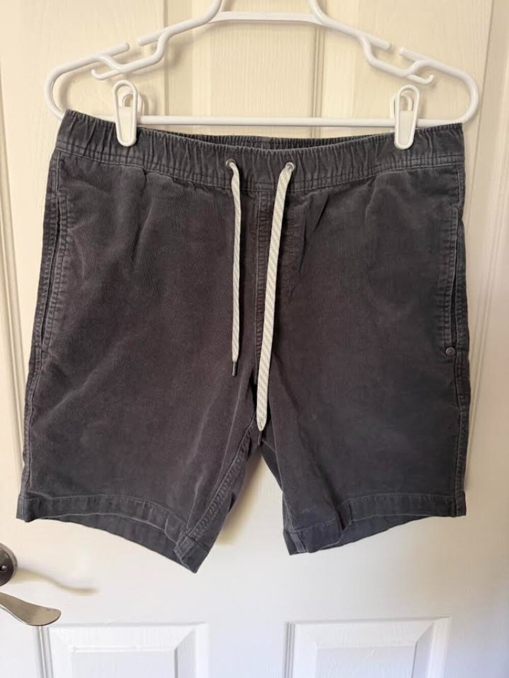Vuori Men's Optimist Elastic Waist Short Gray Small 8"